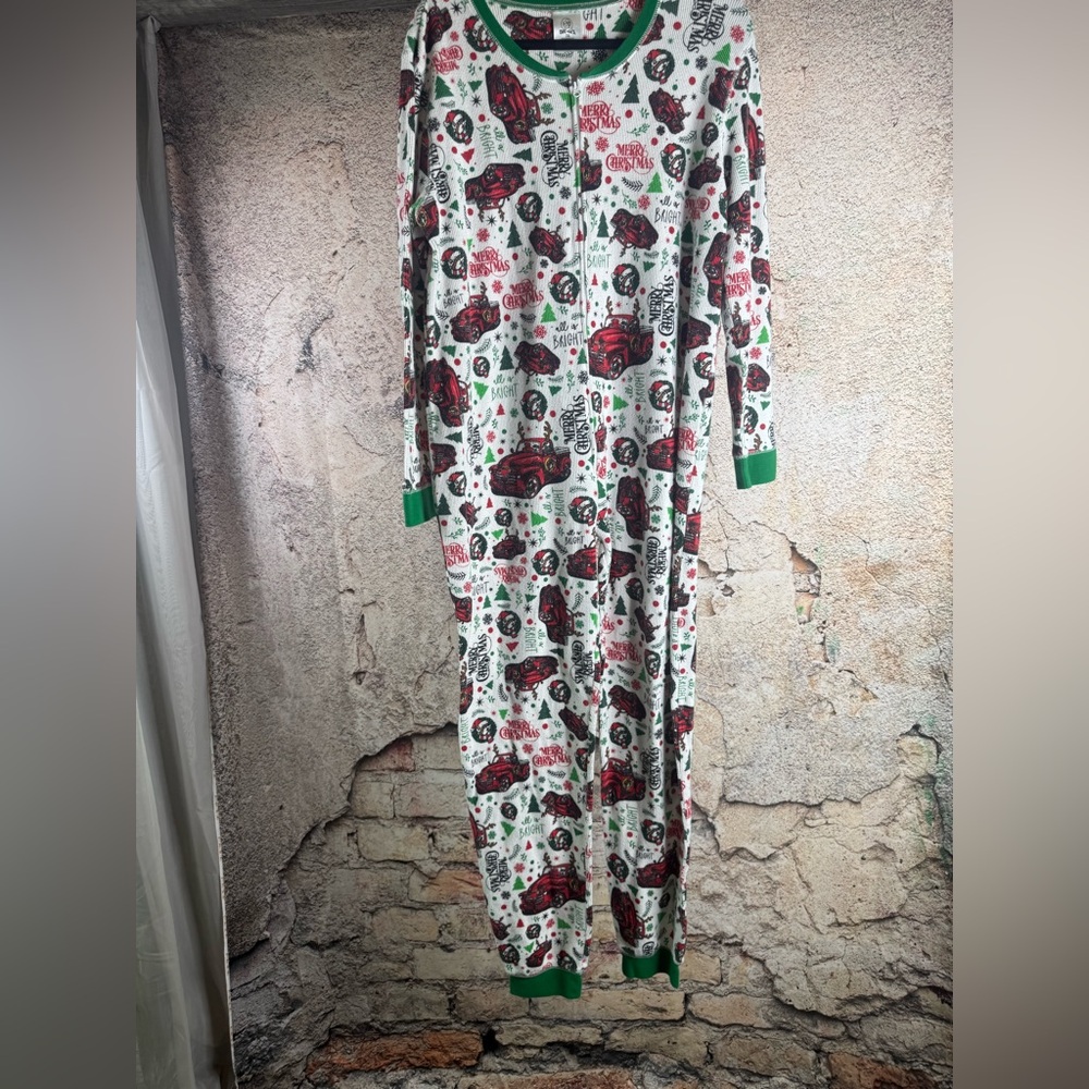 Mens 2X buc-ees Pajamas with Fun Print and Green Accents. A472
